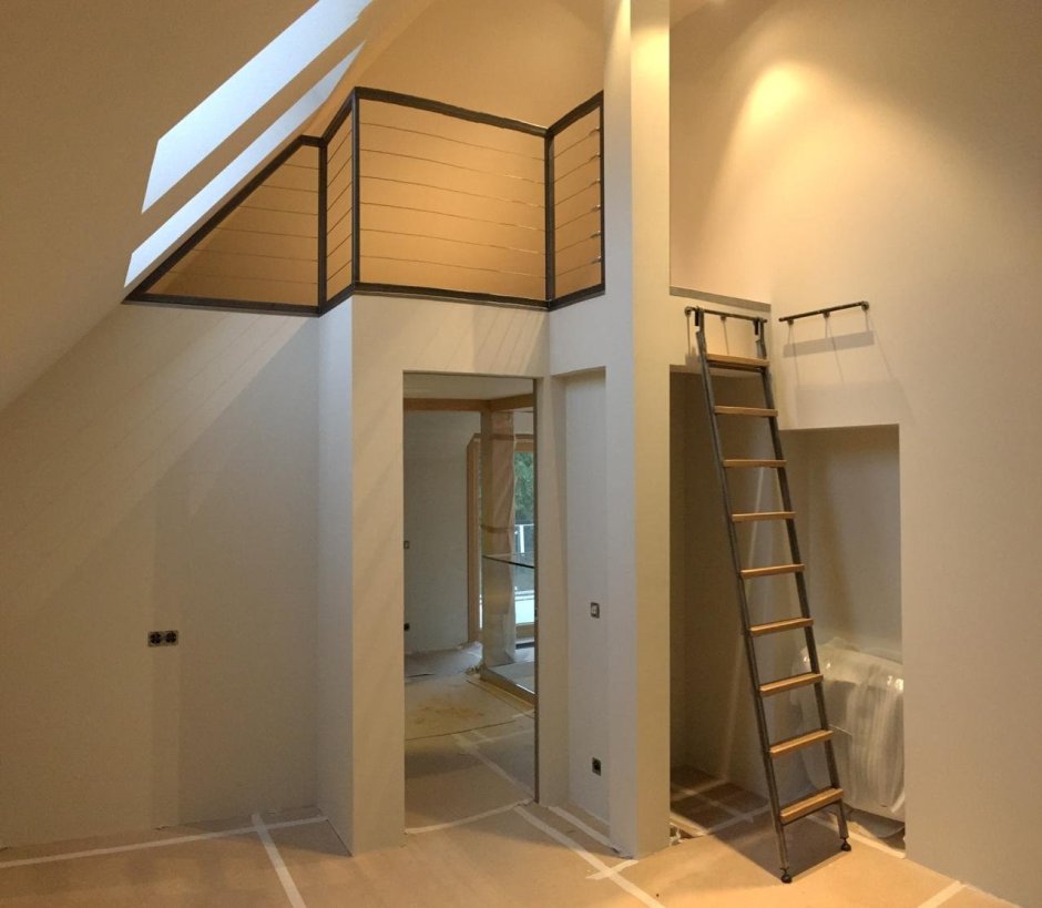 Лестница в Тини хаусе