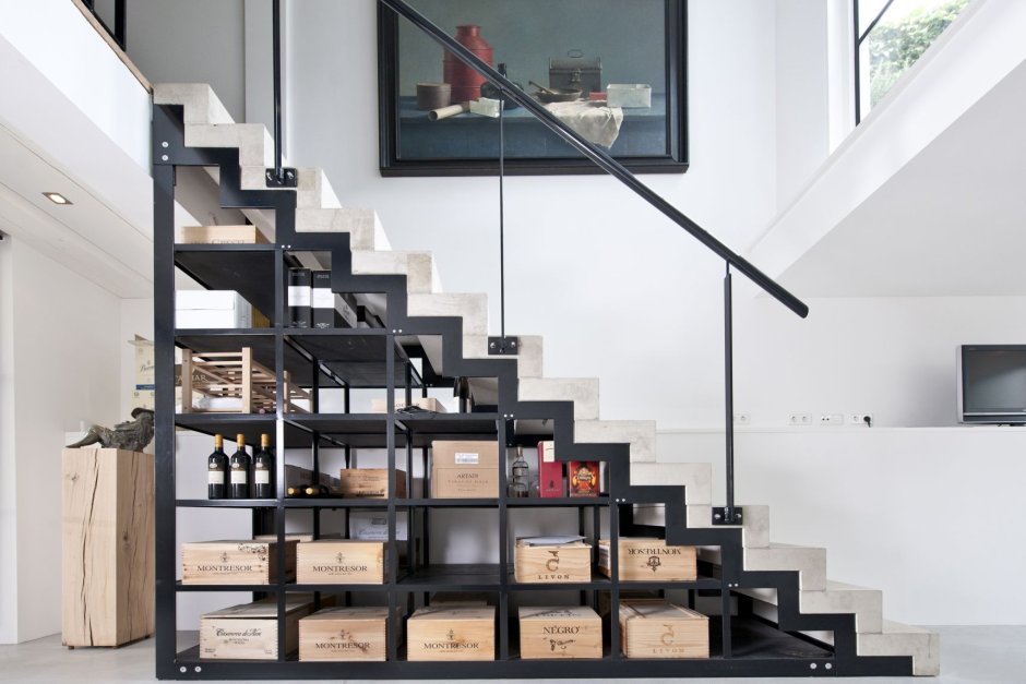 Винтовая лестница на чердак