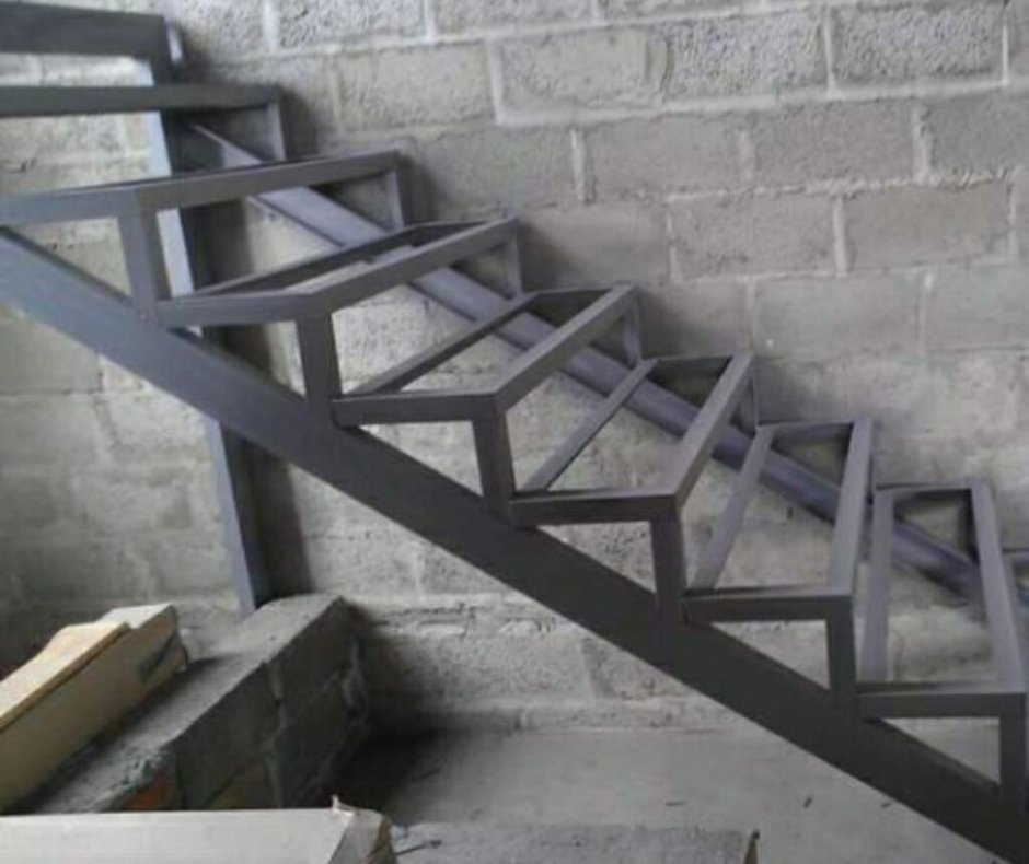 Лестница на второй этаж из уголка 50х50х5