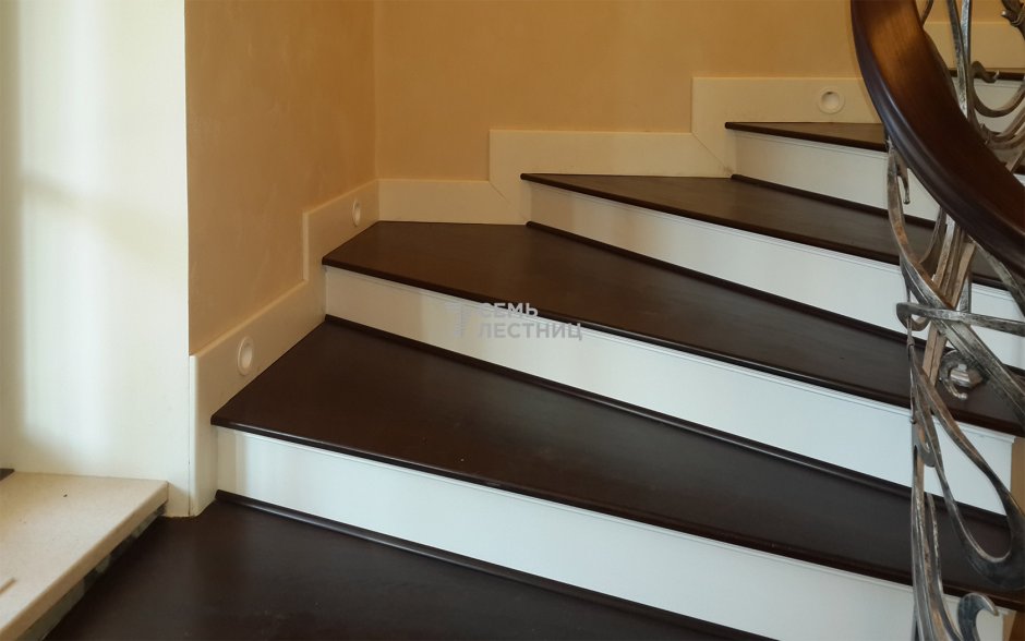 Сапожок на ступенях