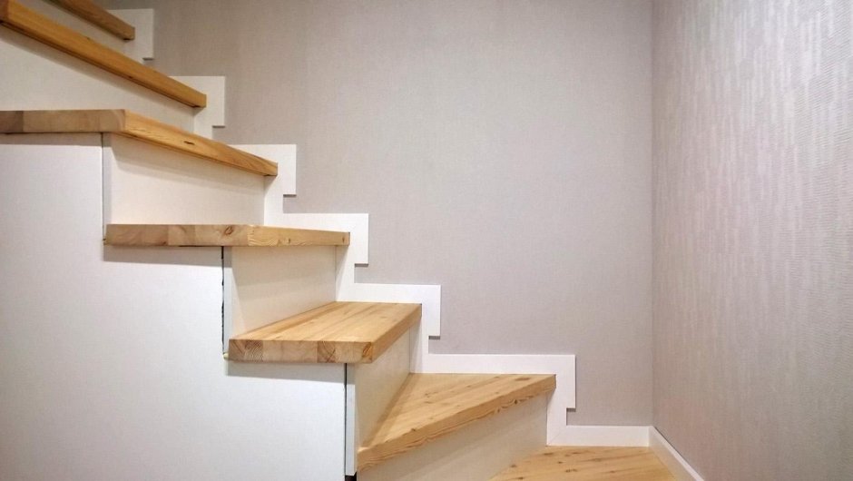 Плинтус на лестнице