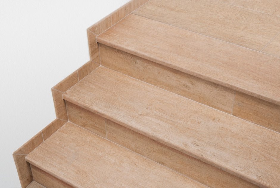 Плинтус для ступеней