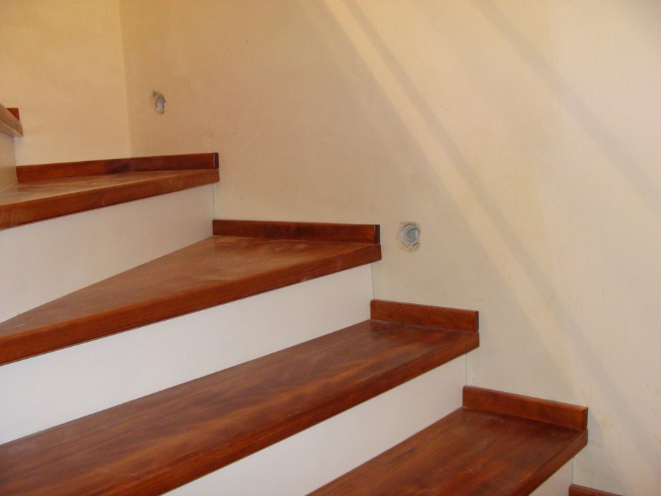 Лестница из кварцевого агломерата ИДС 1100