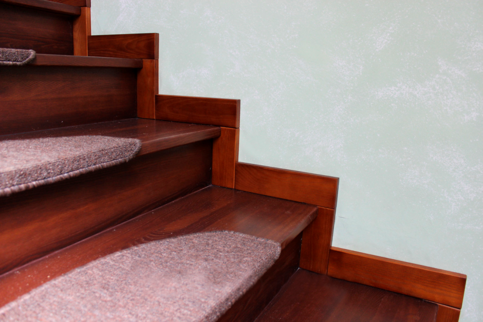 Плинтус на лестнице