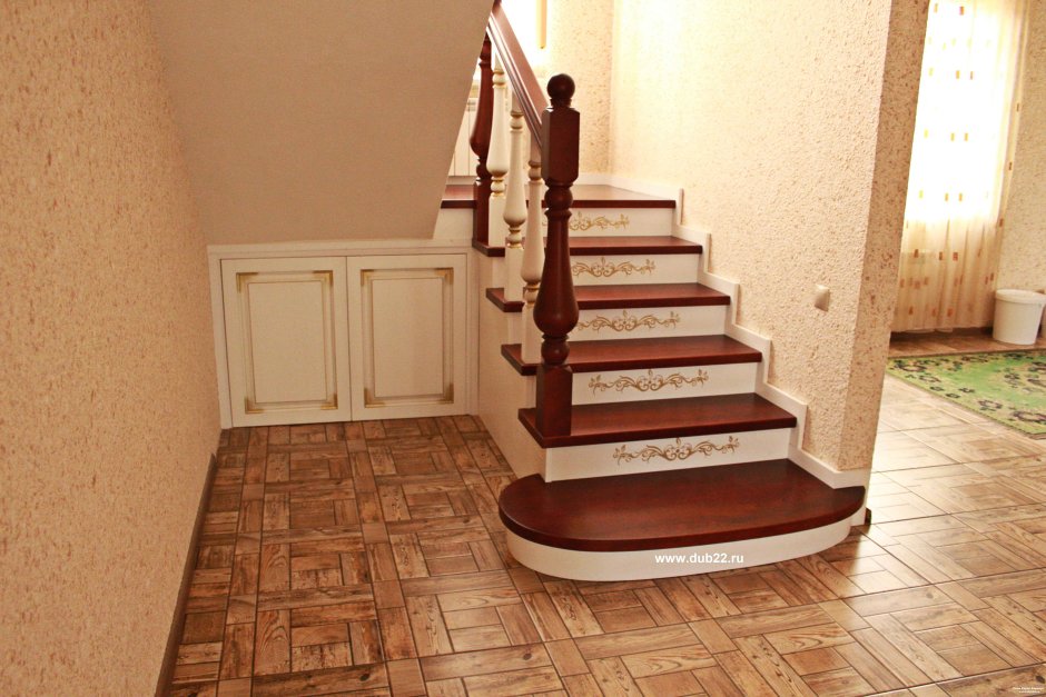 Плинтус на лестнице