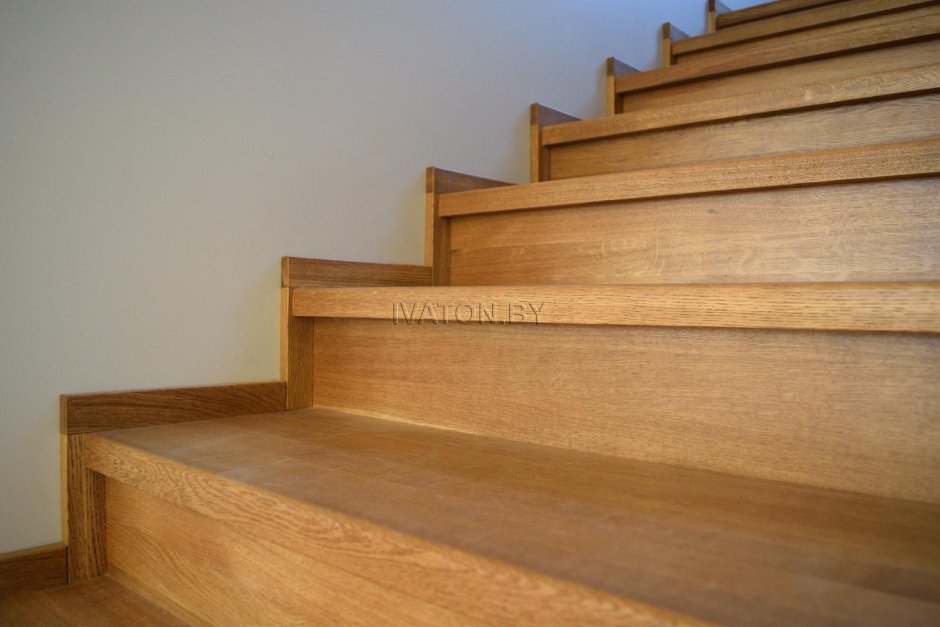 Плинтус для ступеней