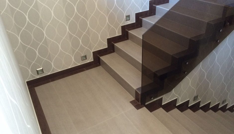 Плинтус на лестнице