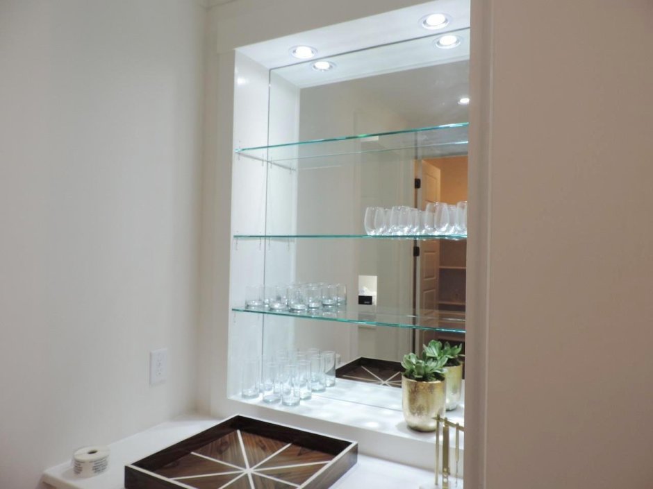 Стеклянная полка с подсветкой Хеттих