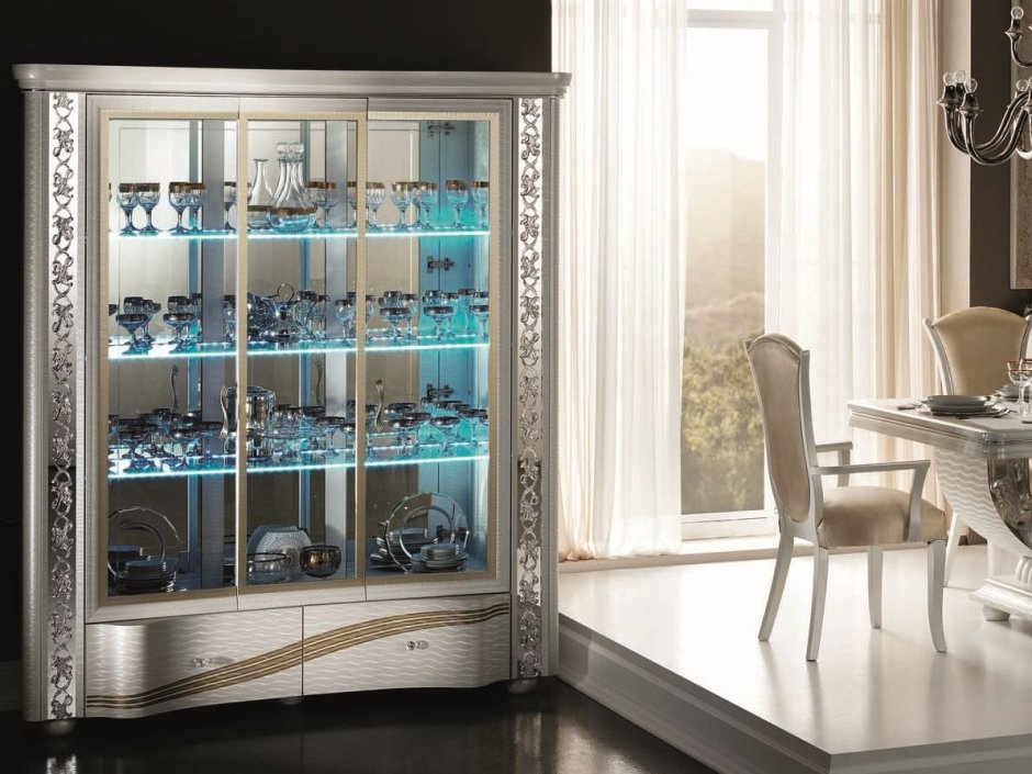 Витрина зеркальная с подсветкой