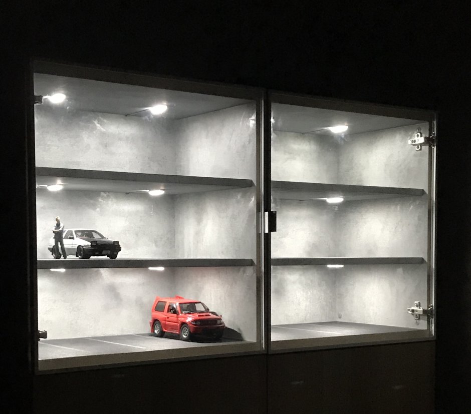 Витрина для моделей с подсветкой