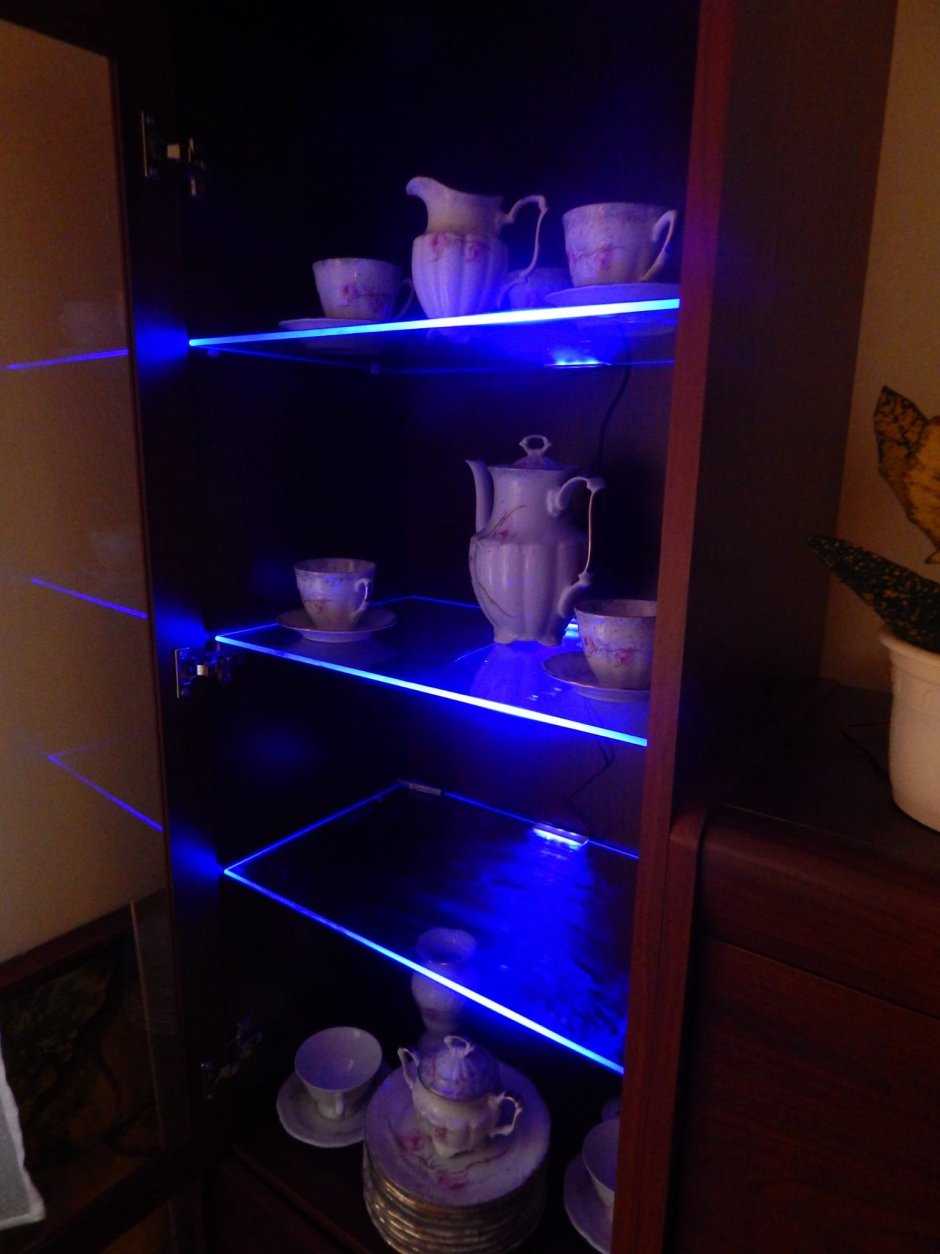 Подсветка стеклянных полок