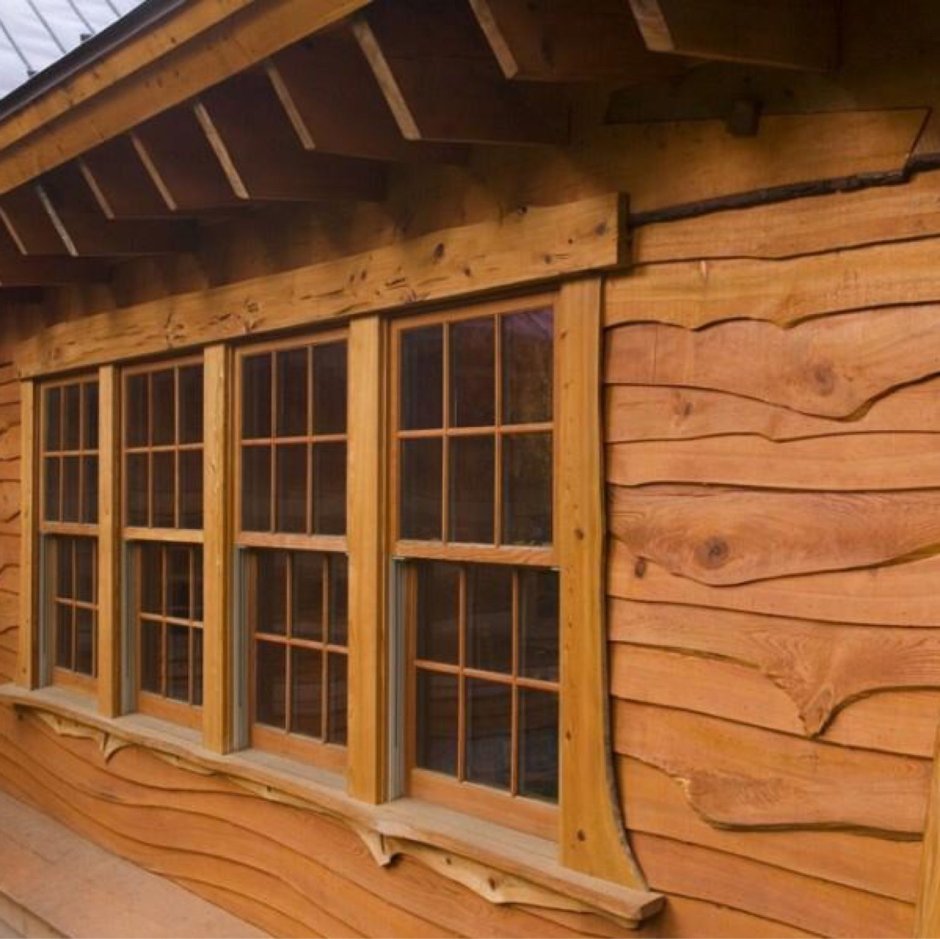 Фасад из необрезной доски