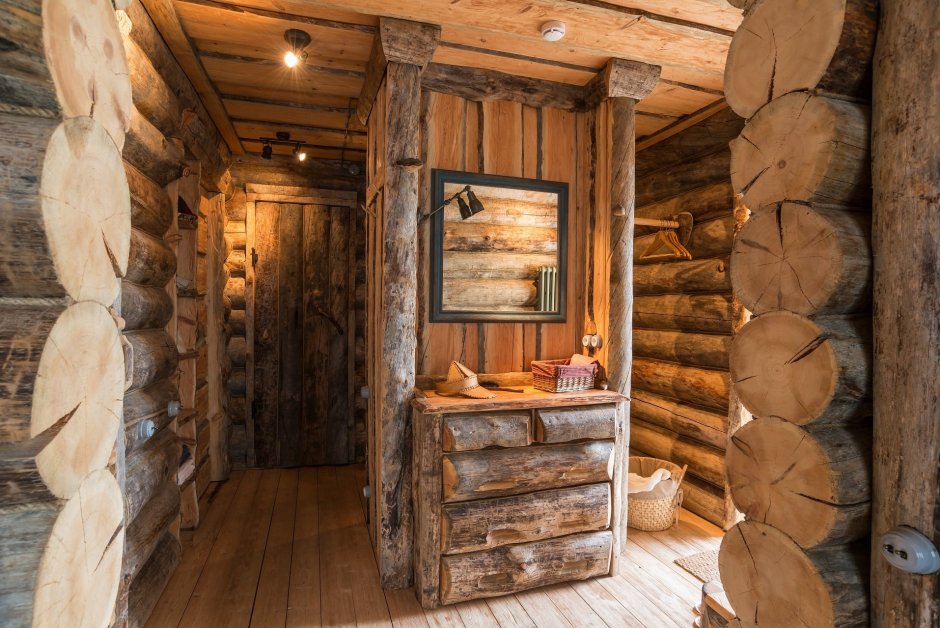 Интерьер бани из бревна