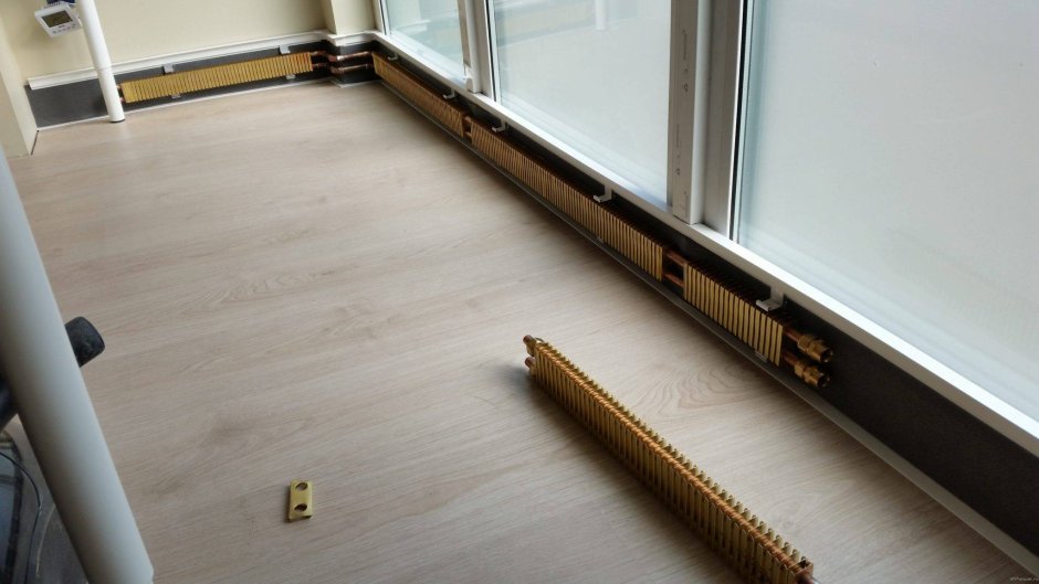 Плинтусный конвектор водяной