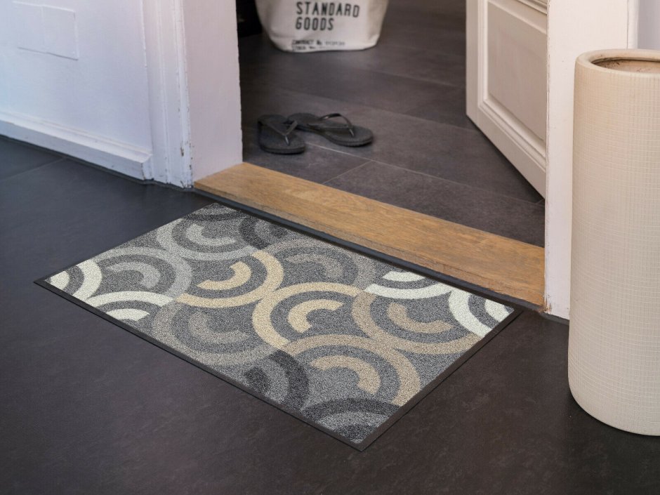 Резиновый коврик в коридор