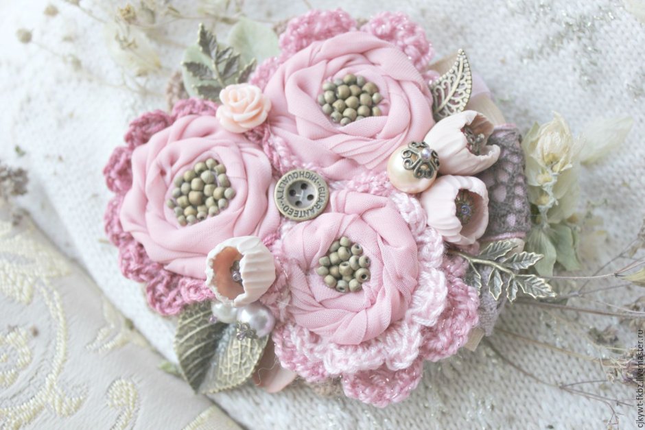 Цветы из ткани в горшке