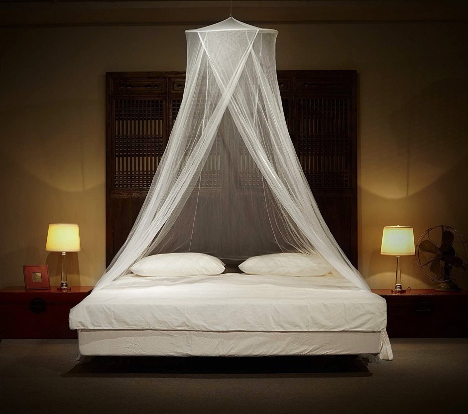Двухместная кровать с балдахином