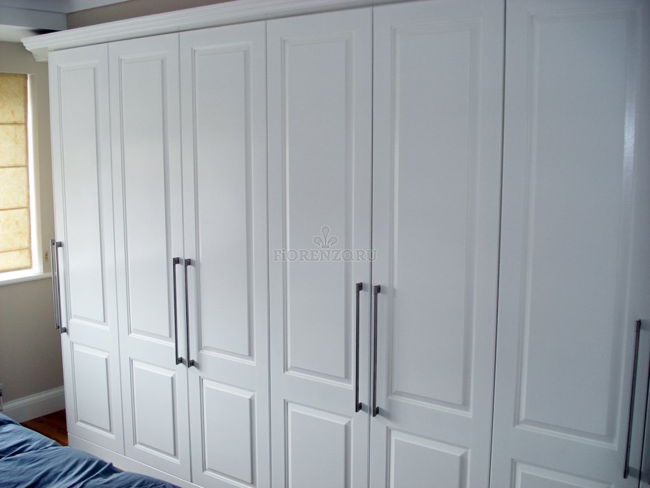 Шкаф в спальню белый глянец с фрезеровкой