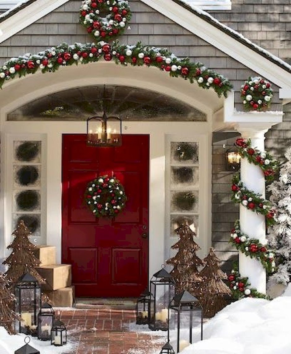 Украшение двери на Рождество в Америке