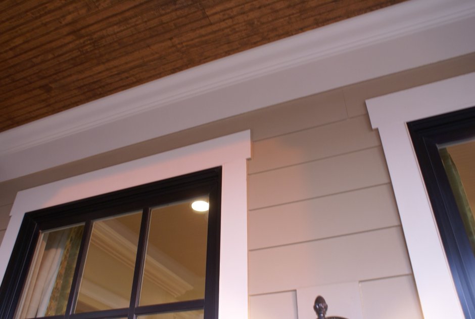 Обрамление окна молдингом