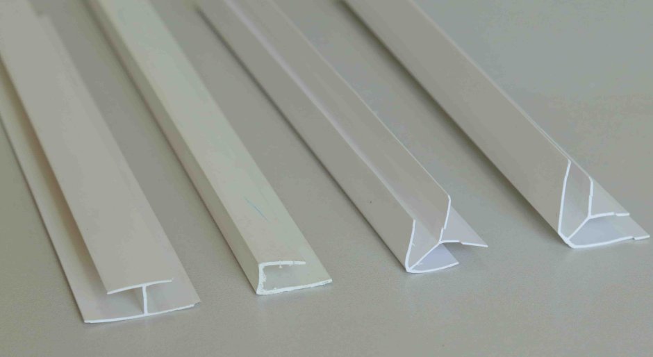 Профиль плинтус 3м 9003