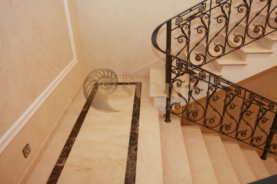 Шкаф под лестницей