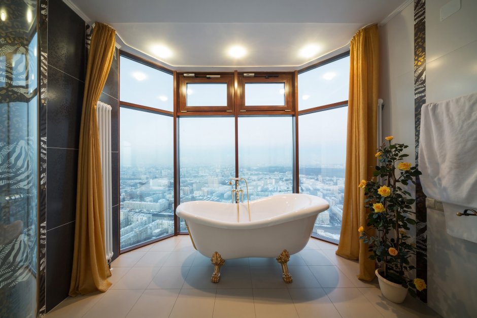 Круглая ванна с панорамным окном