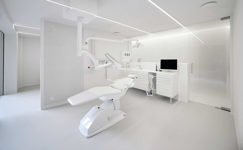 Стоматологический кабинет в светлых тонах