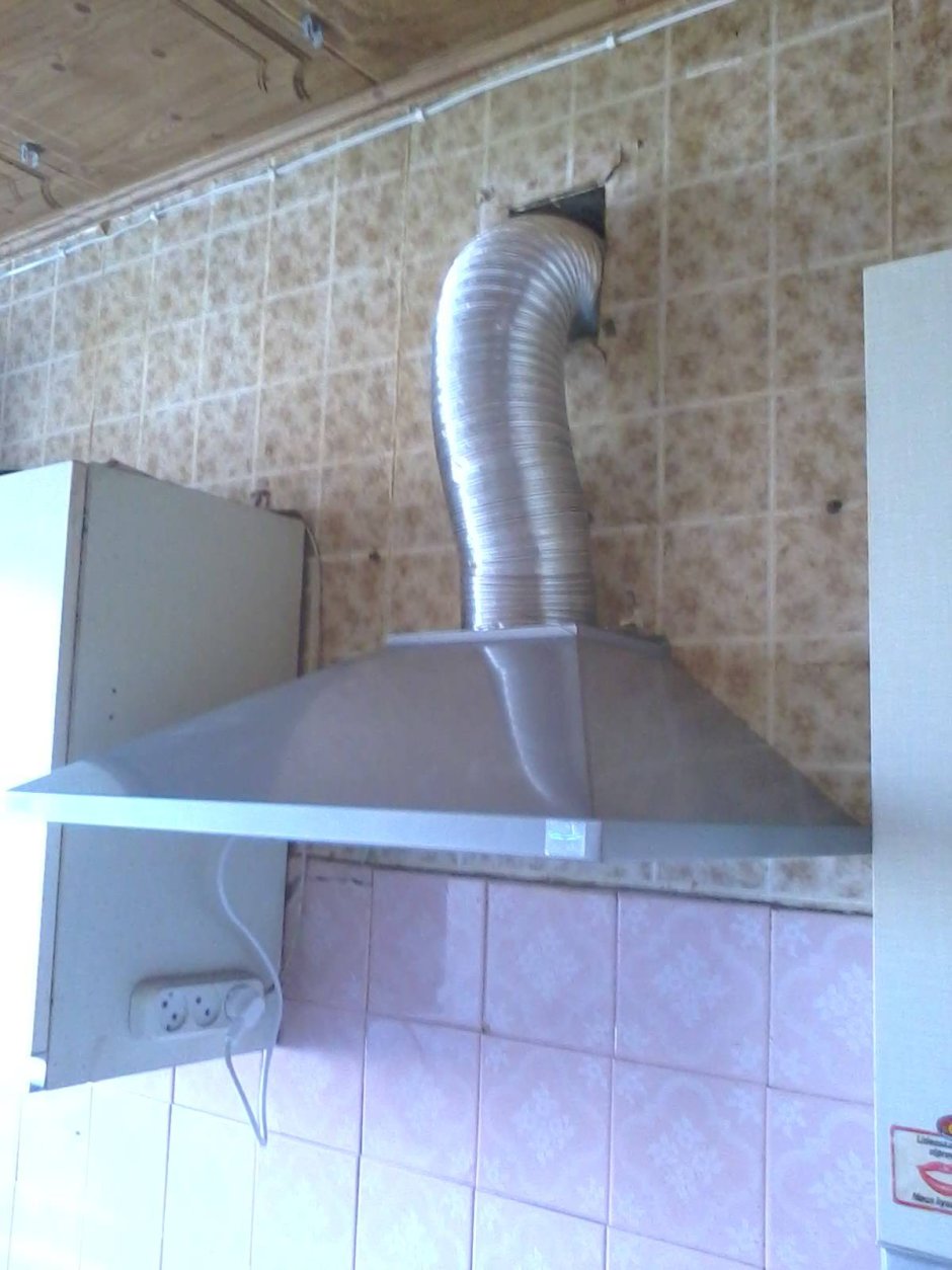 Вентиляционная вытяжка на кухне