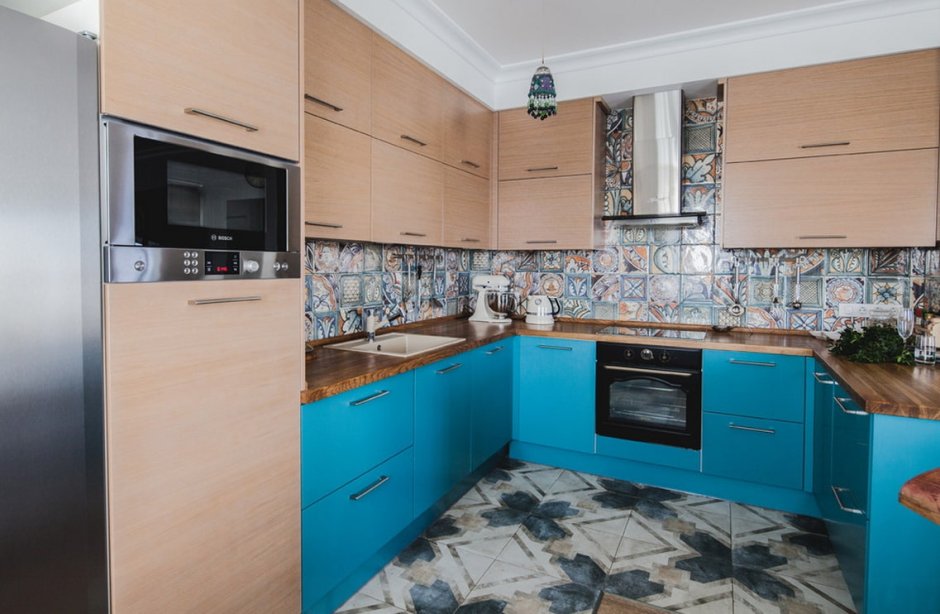 Кухонный гарнитур синий с бежевым