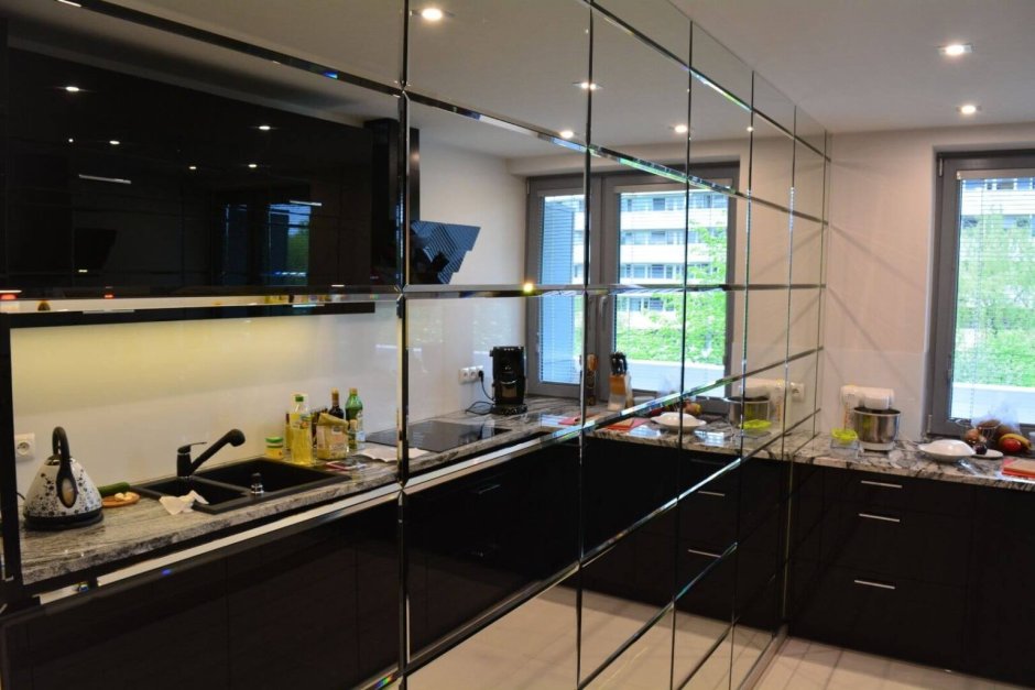 Зеркальные фасады для кухни классика