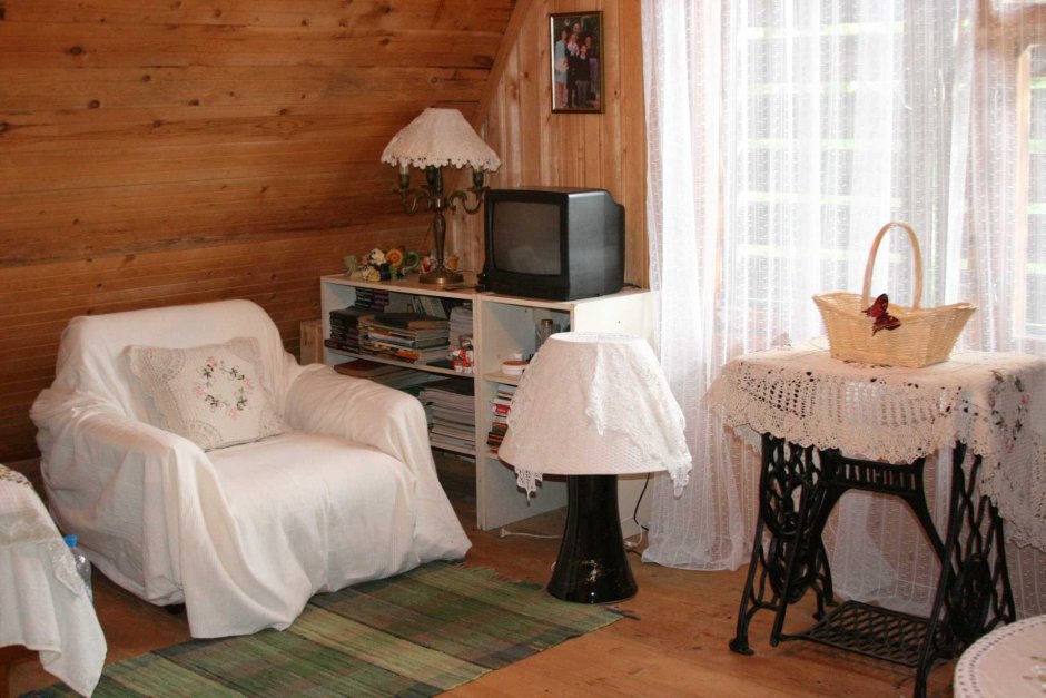 Шторы в интерьере деревянного дома