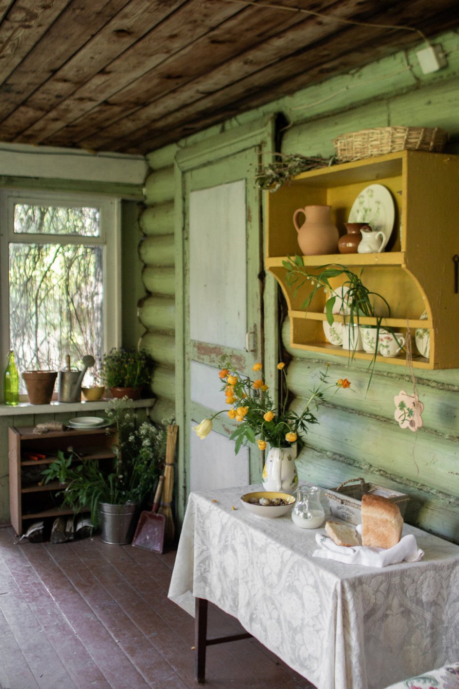 Интерьер комнаты в деревне