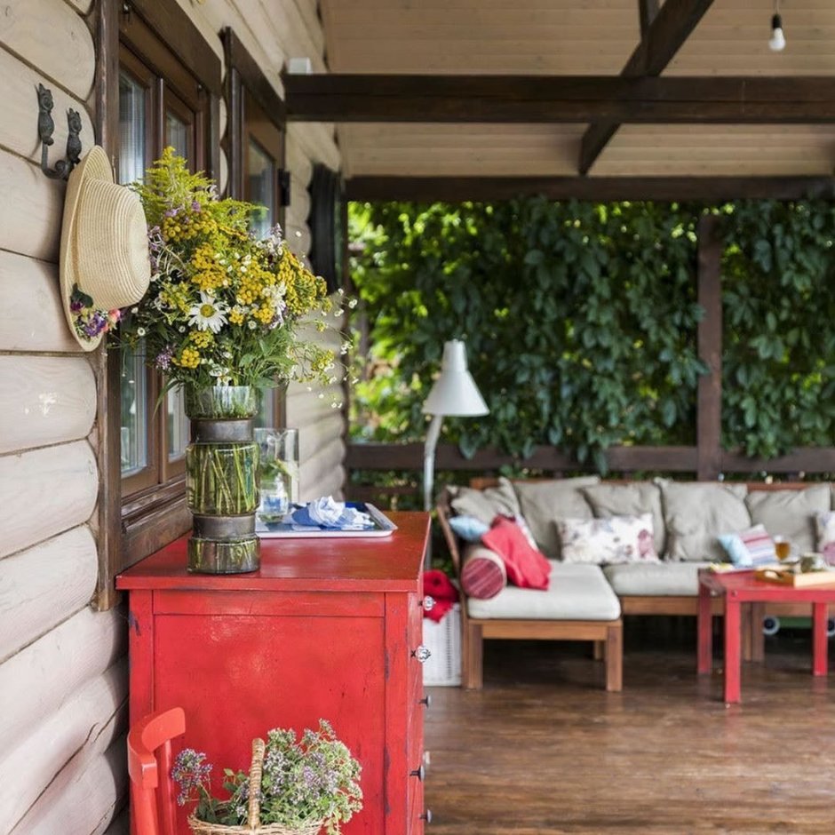 Уютный дачный домик внутри