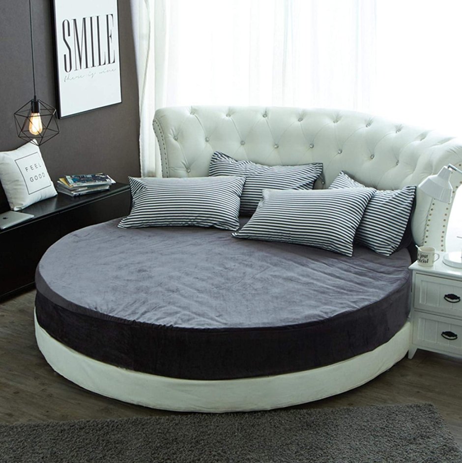 Круглая кровать красная в интерьере