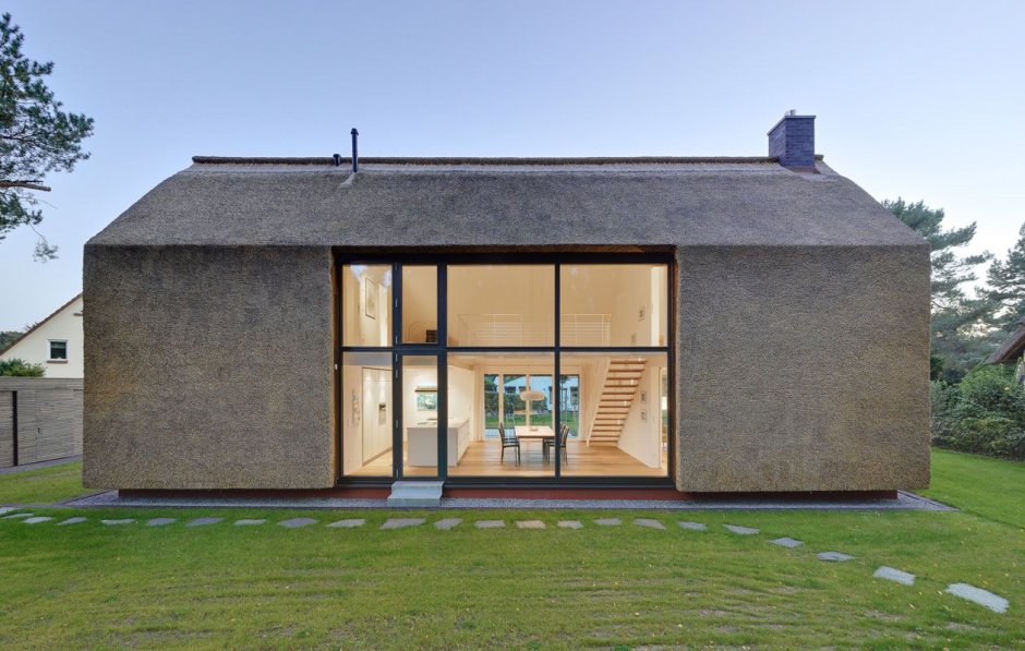 Современный дом из соломы