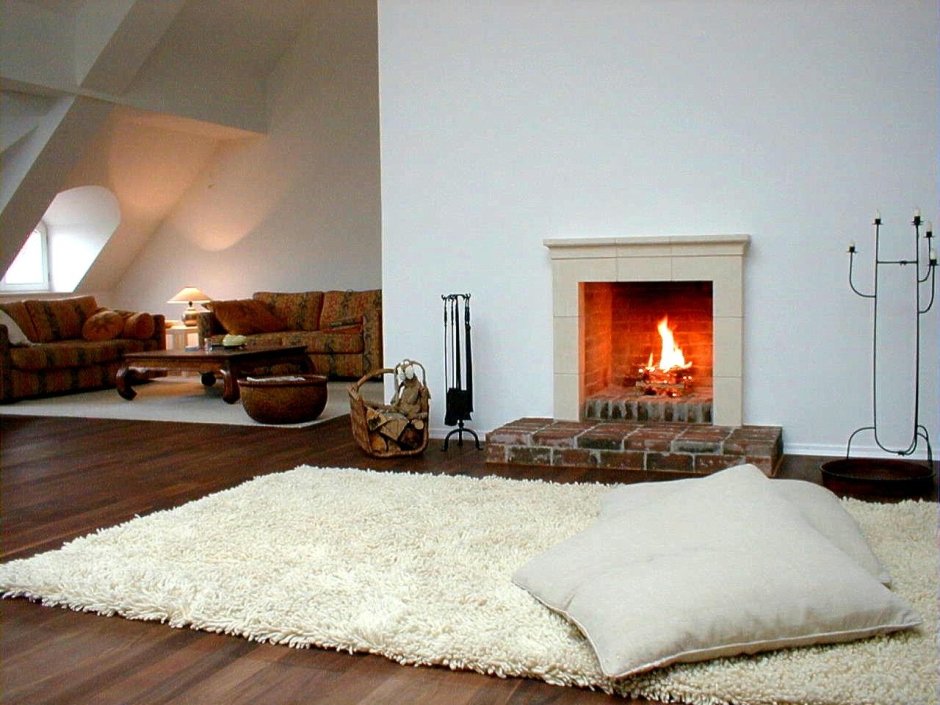 Камин с ковром