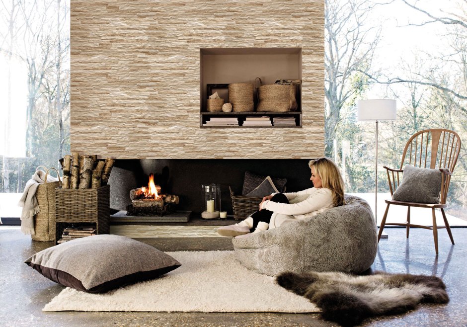 Зимний интерьер с камином