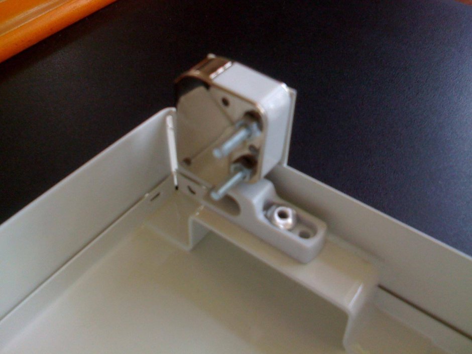 Магнитно-нажимной замок COMBITOUCH