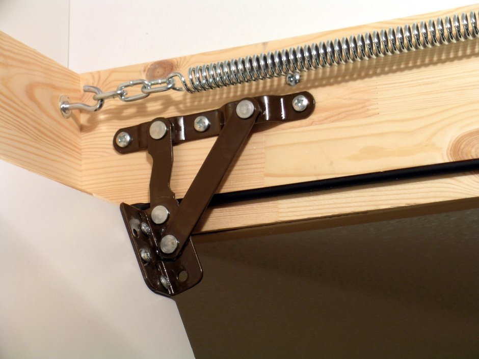 Защелка для чердачного люка