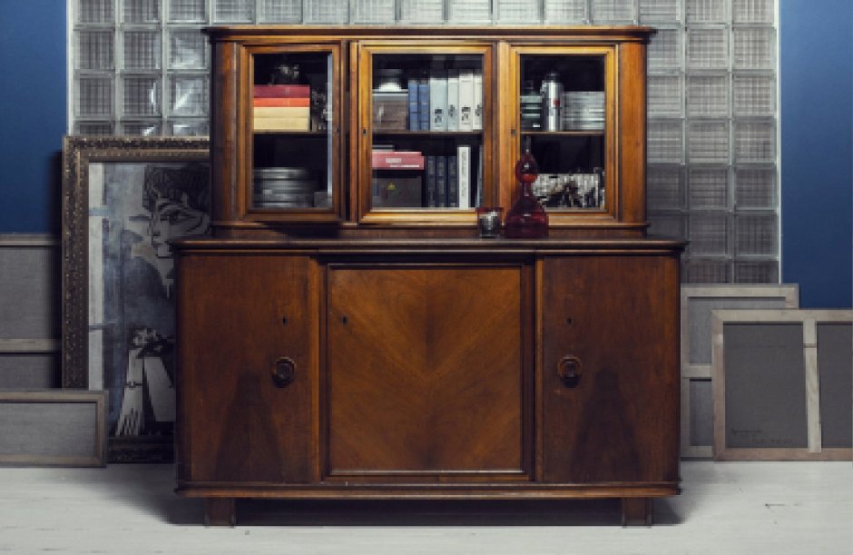 Старый сервант