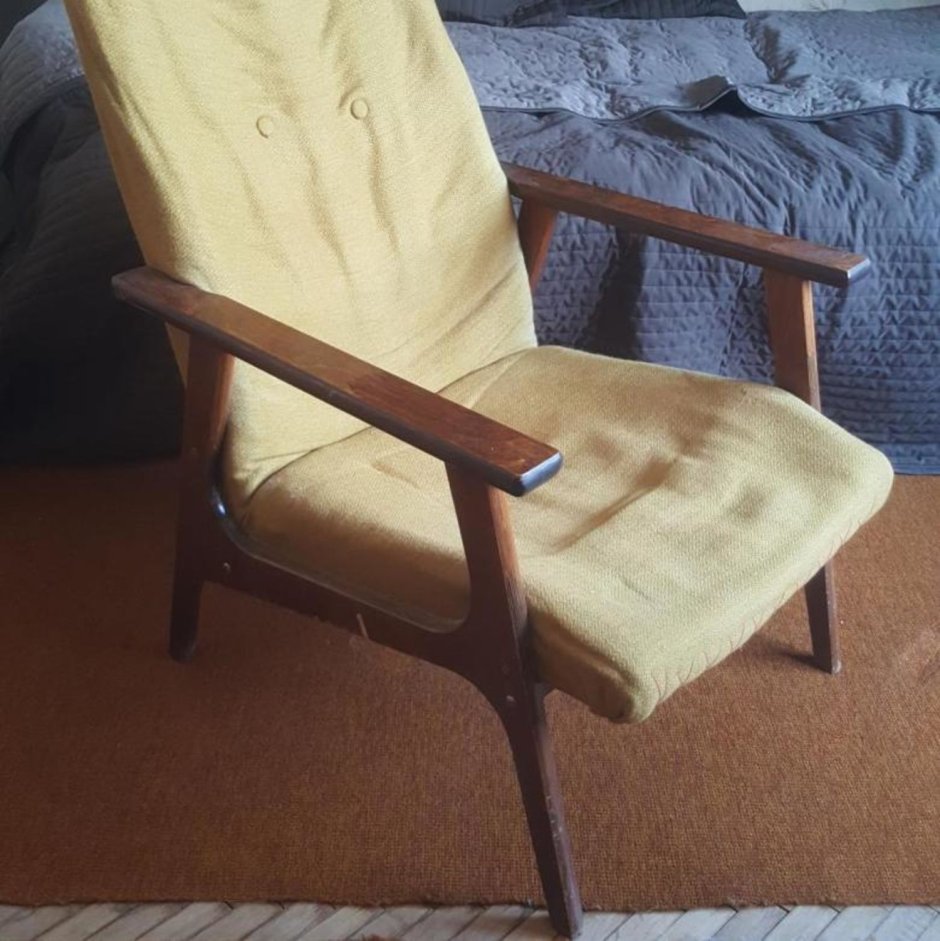 Кресло СССР С деревянными подлокотниками