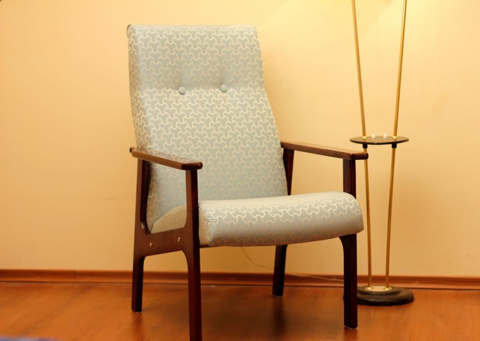 Советское кресло на колесиках