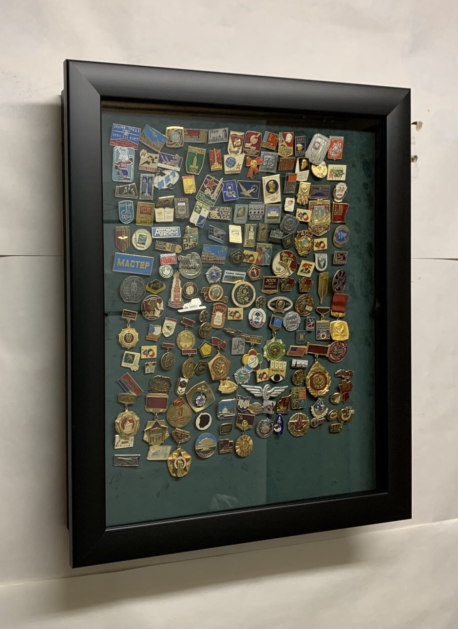 Навесные витрины для коллекций