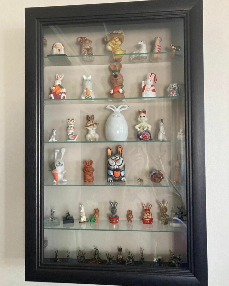 Шкафчик для коллекции