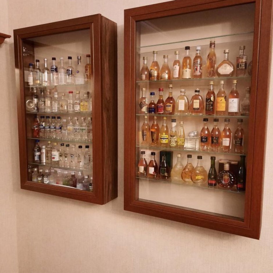 Полка для коллекций со стеклом