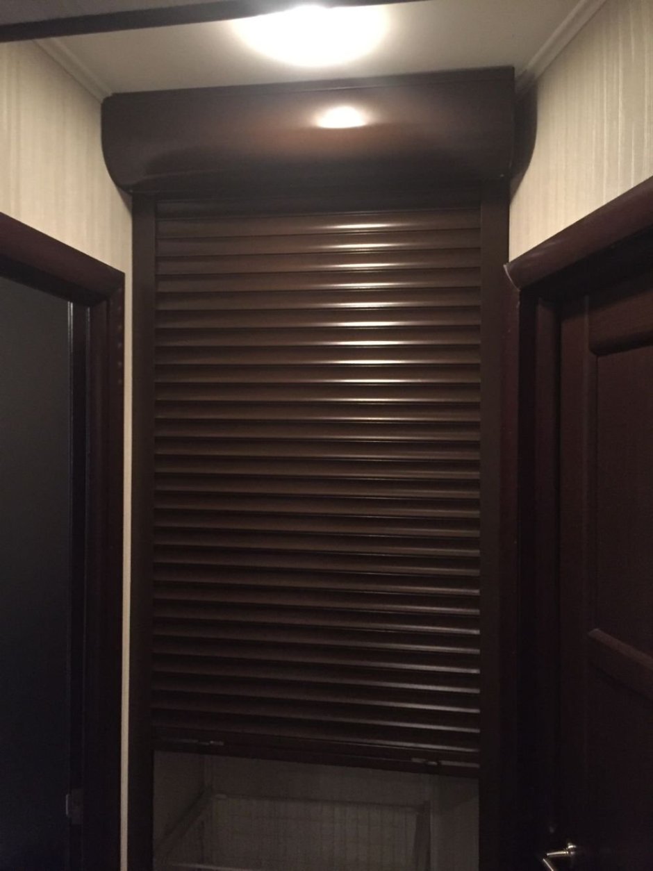 Рулонная дверь для кладовки