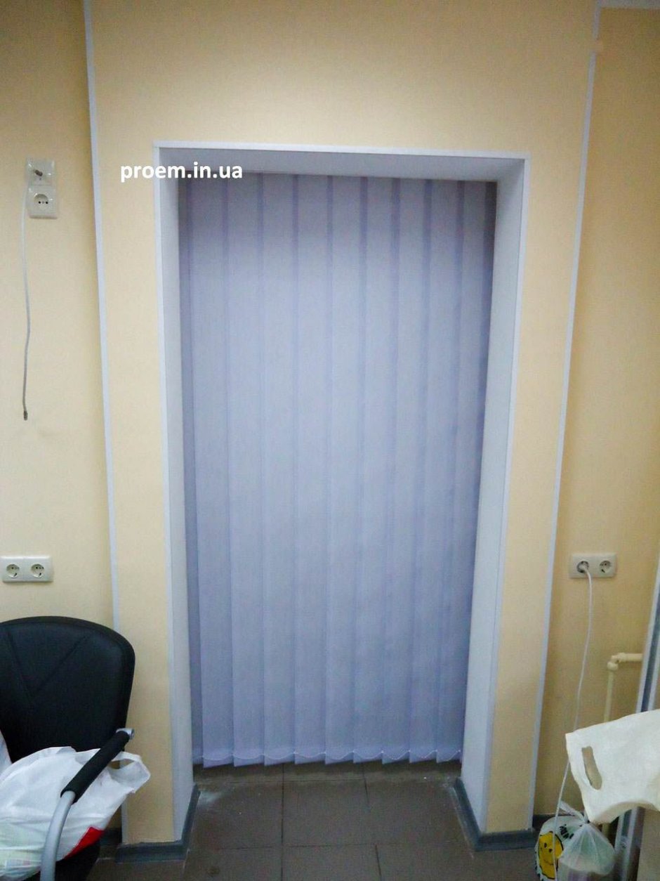 Вертикальные рольставни на дверной проем