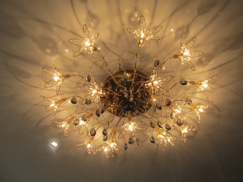 Люстры хрустальные под натяжной потолок