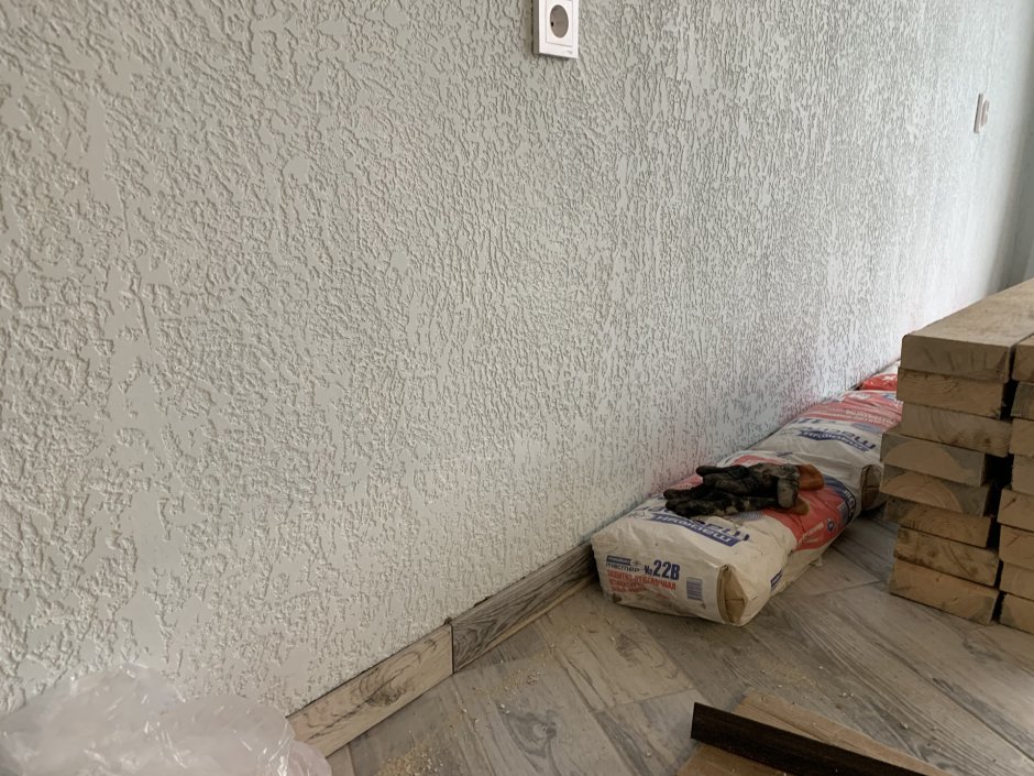 Декоративная штукатурка в гараже